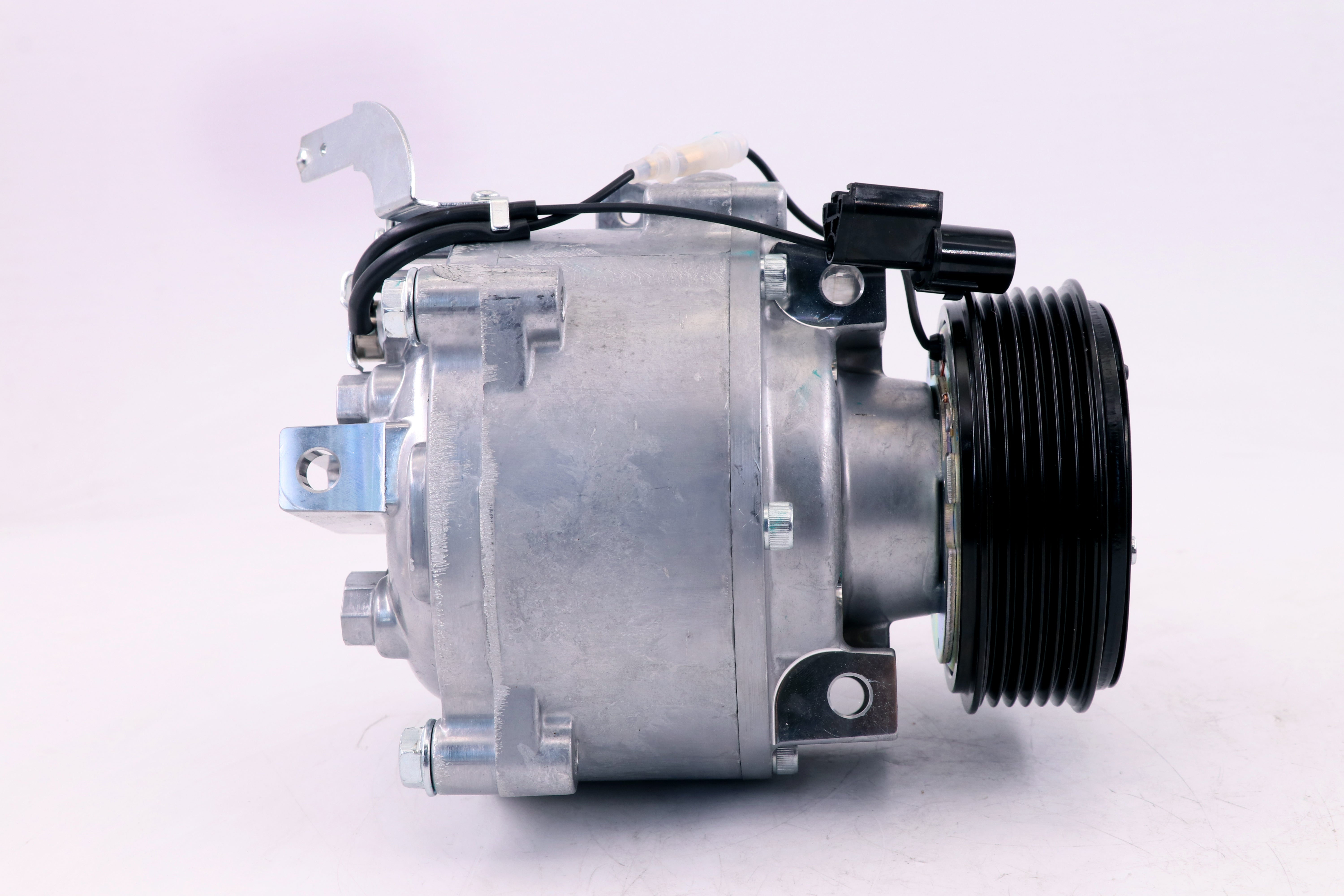 AC Compressor for MITSUBISHI (CO.06.023)