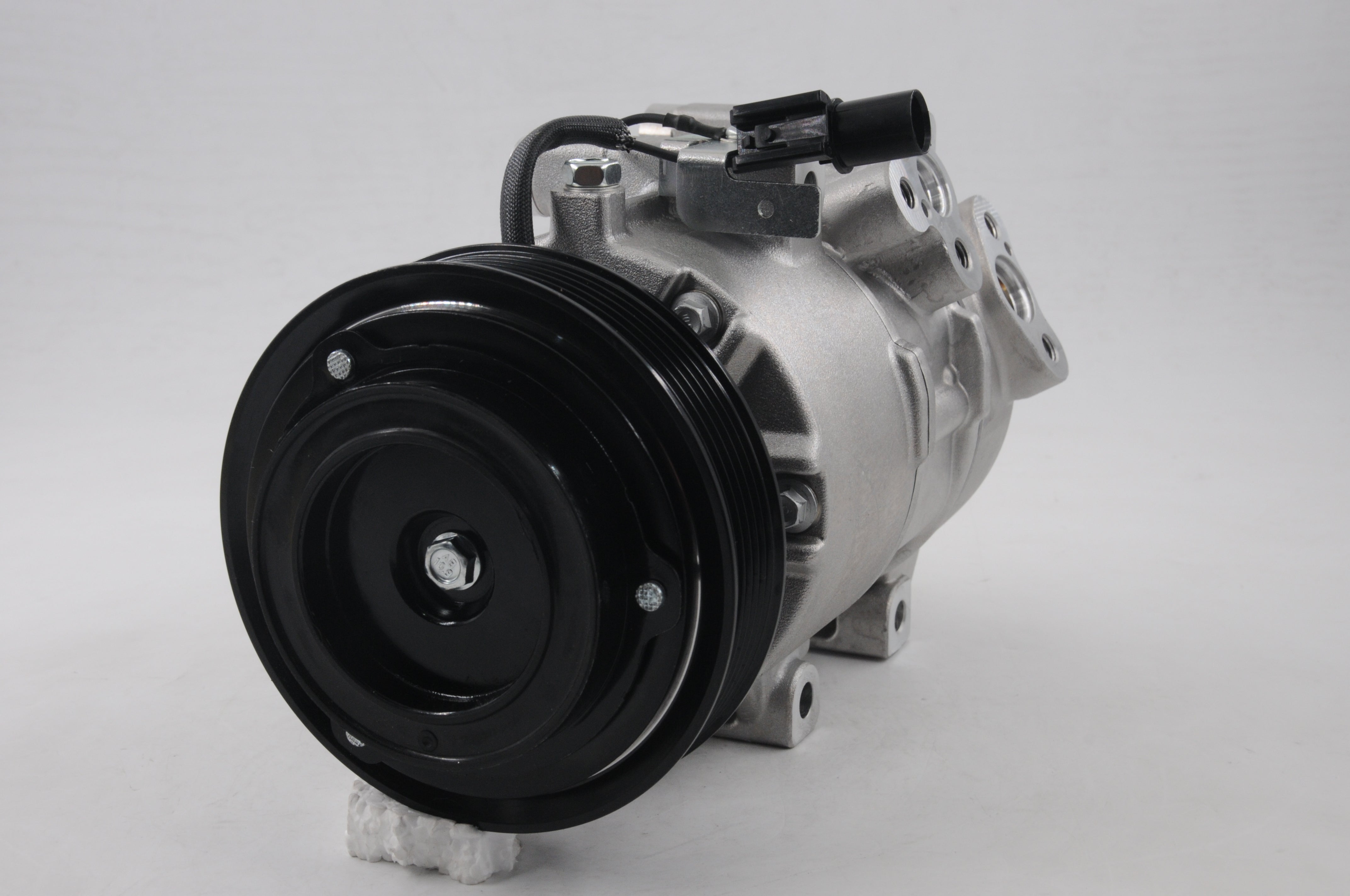 AC Compressor for KIA (CO.43.017)