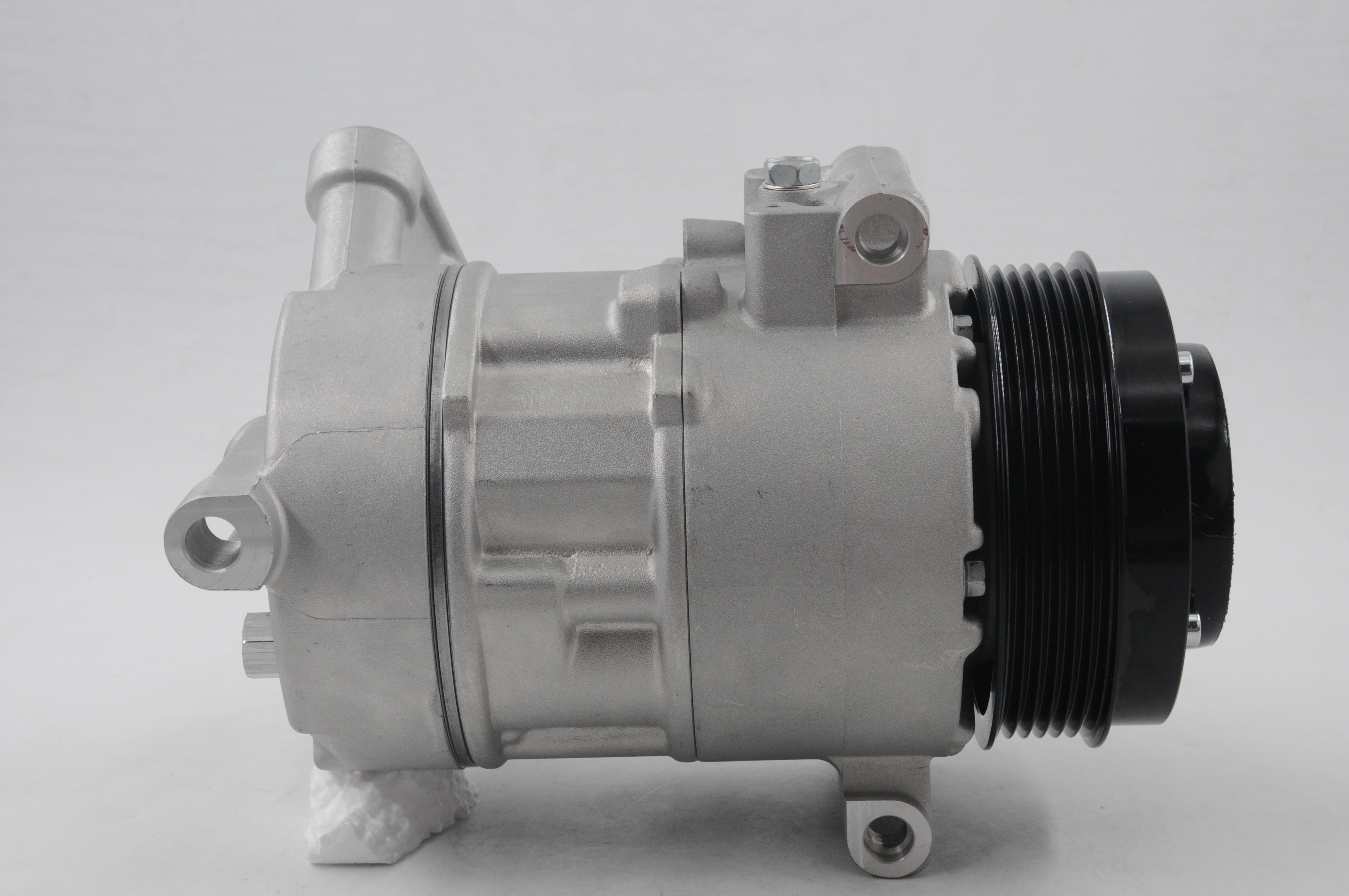 AC Compressor for HOLDEN (CO.81.015)