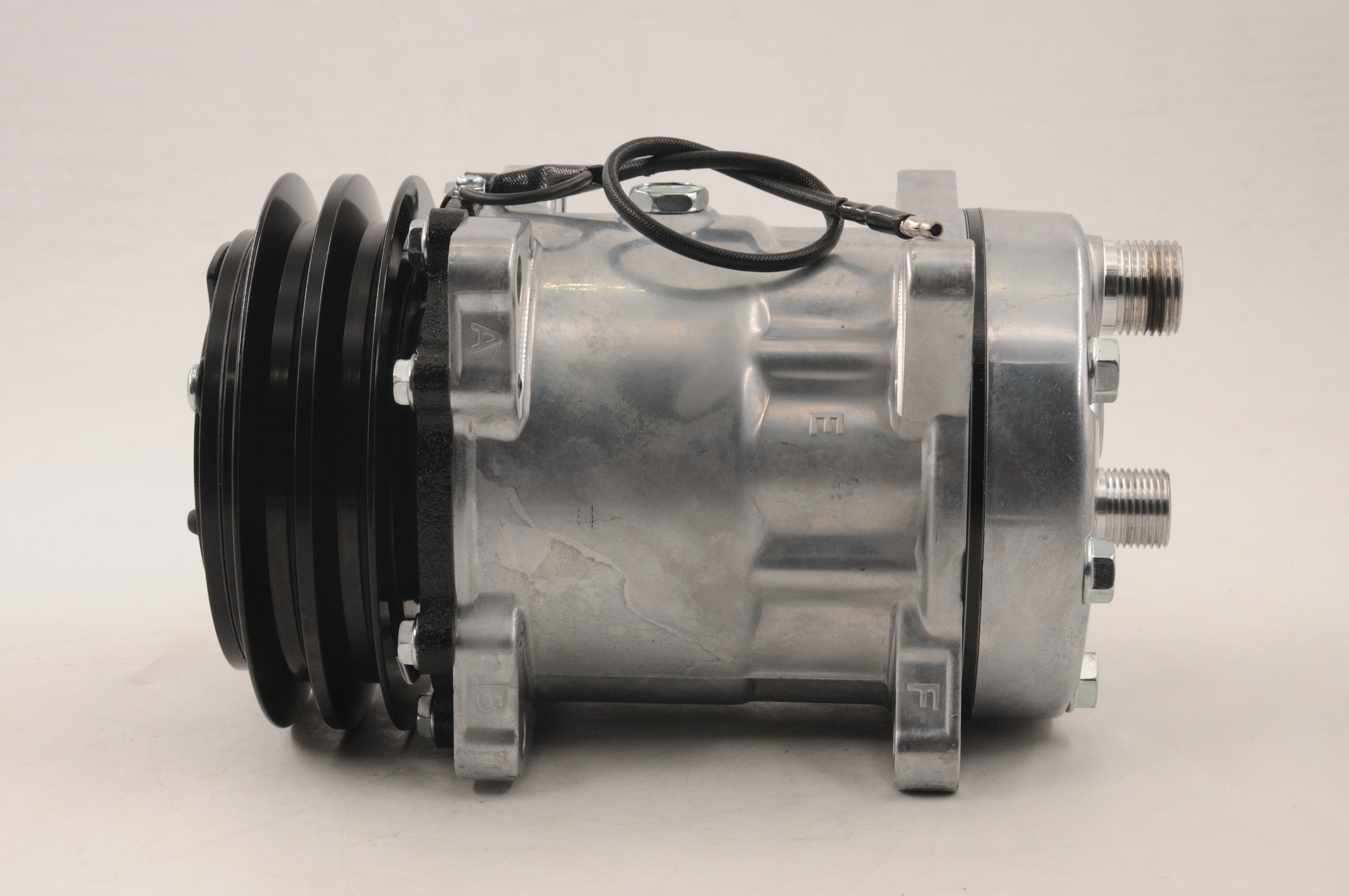 AC Compressor for CASE & NEW HOLLAND (CO.958.001)
