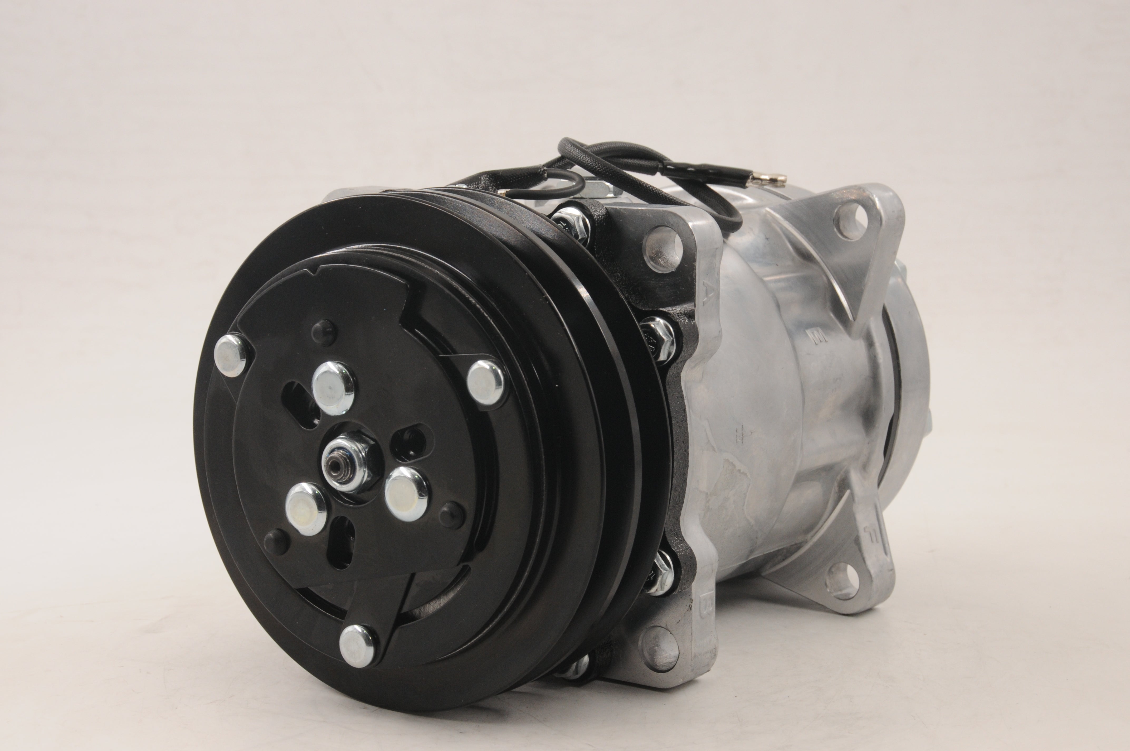 AC Compressor for CASE & NEW HOLLAND (CO.958.001)