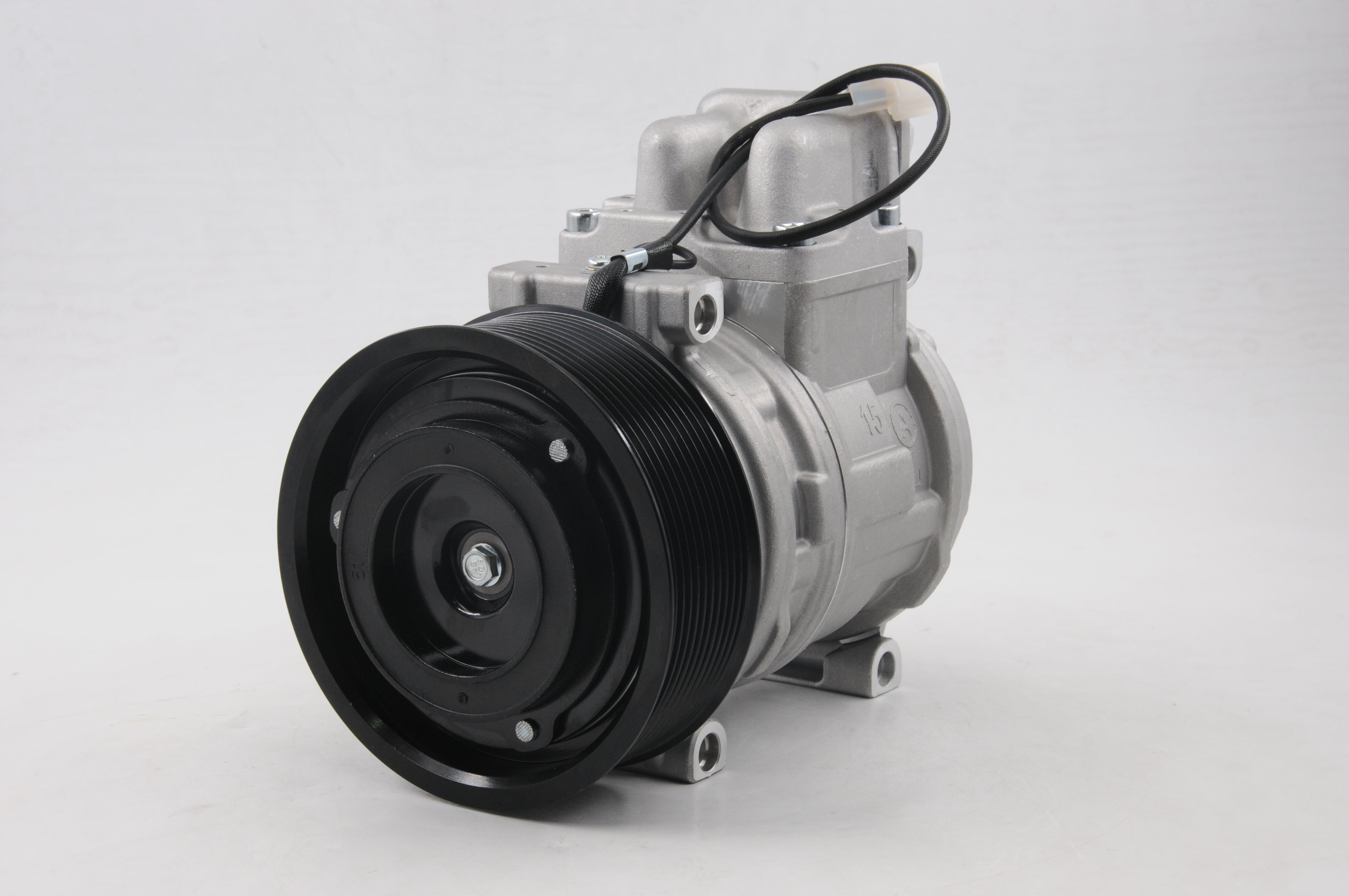 AC Compressor for BELL, HITACHI & IVECO (CO.24.003)