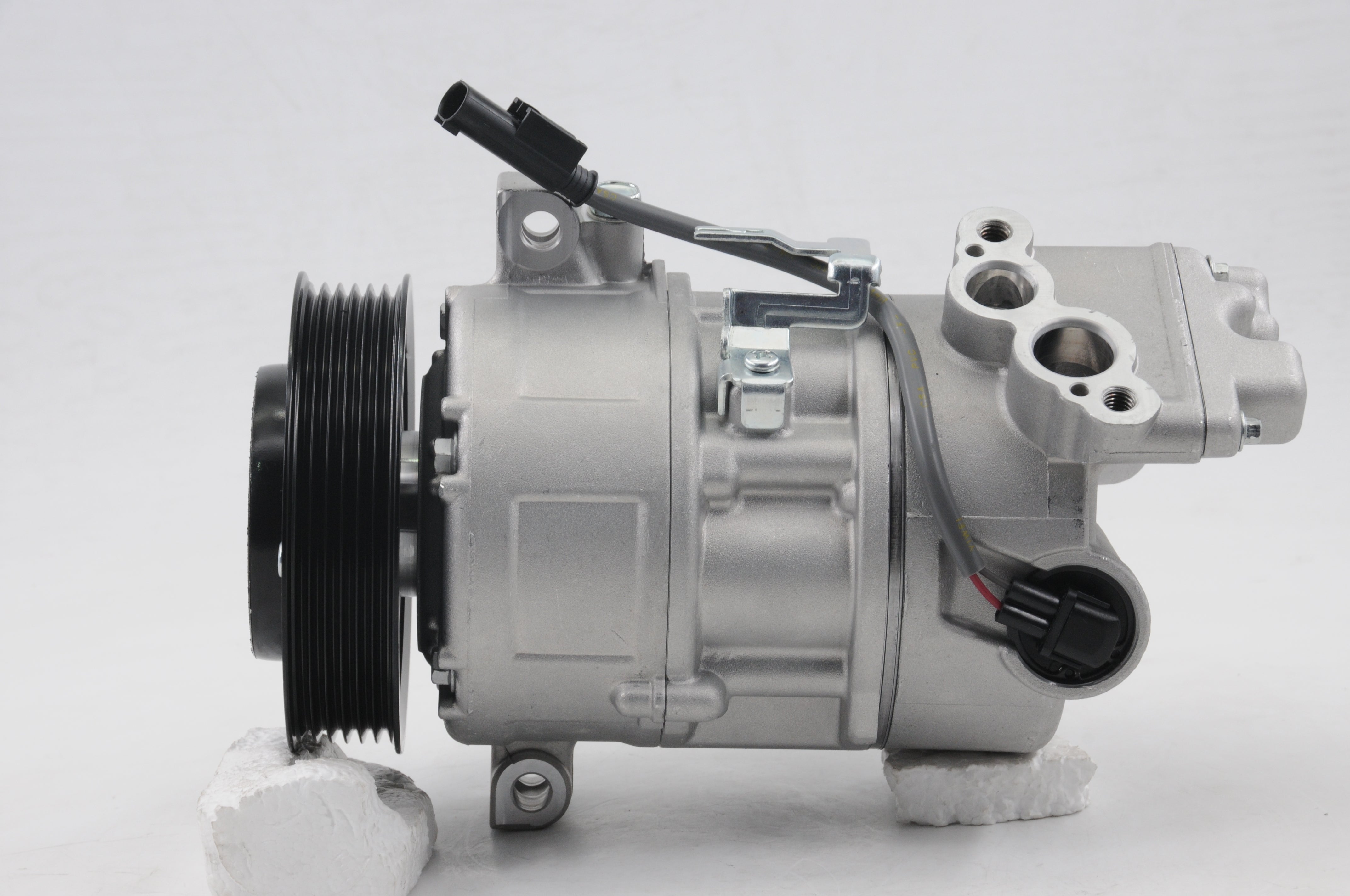 AC Compressor for BMW (CO.12.007)