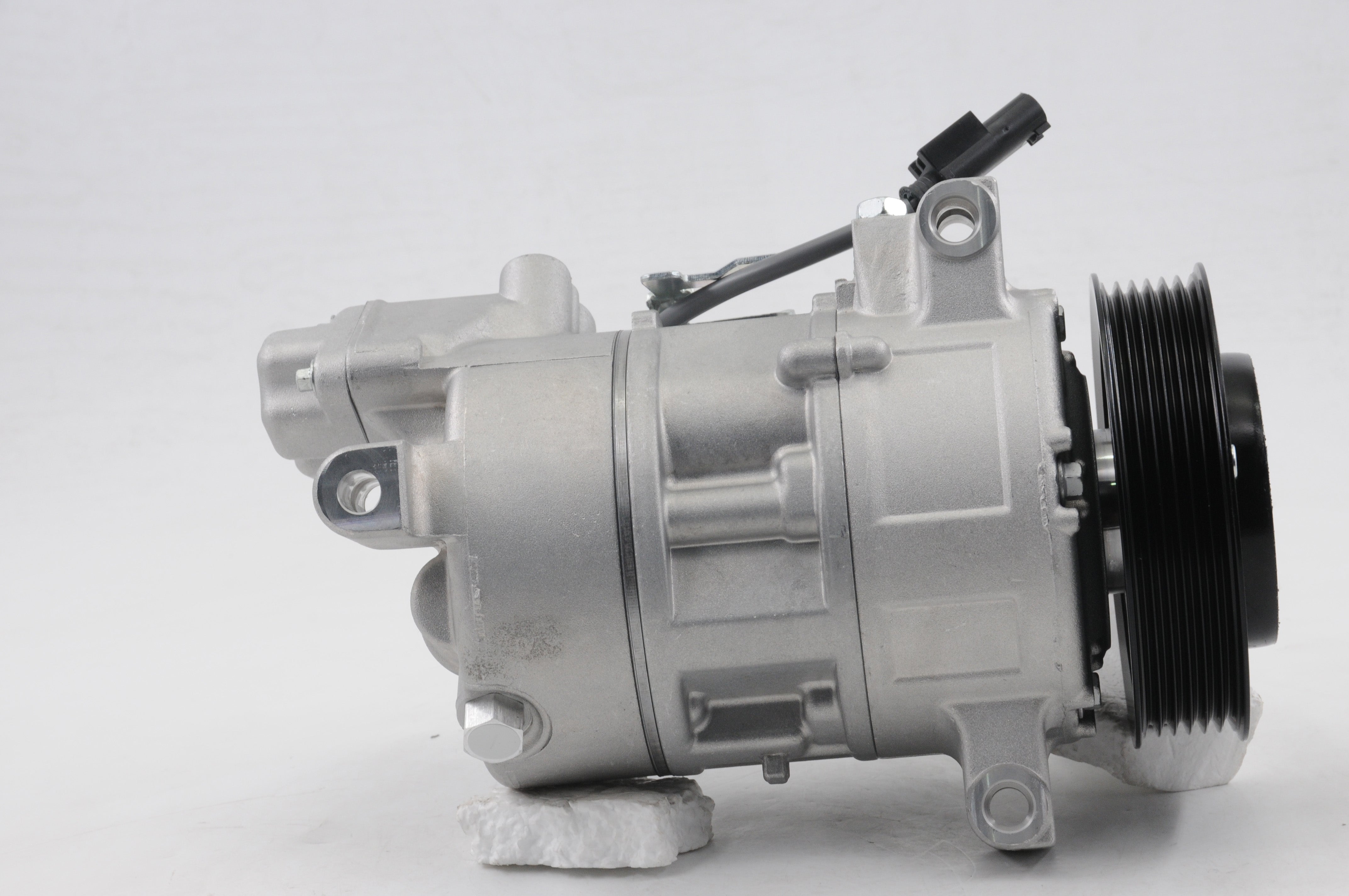 AC Compressor for BMW (CO.12.007)