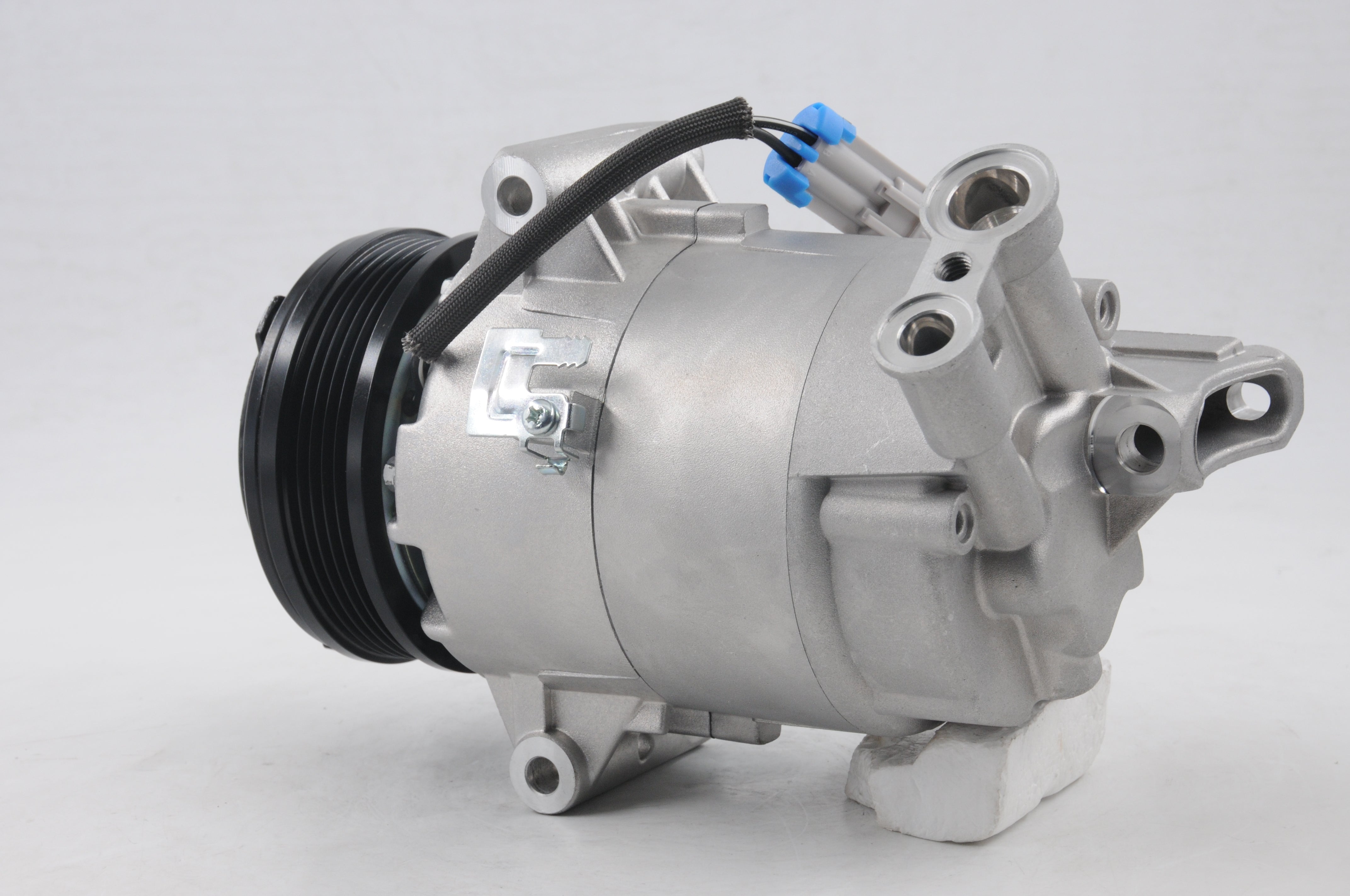 AC Compressor for HOLDEN (CO.81.004)