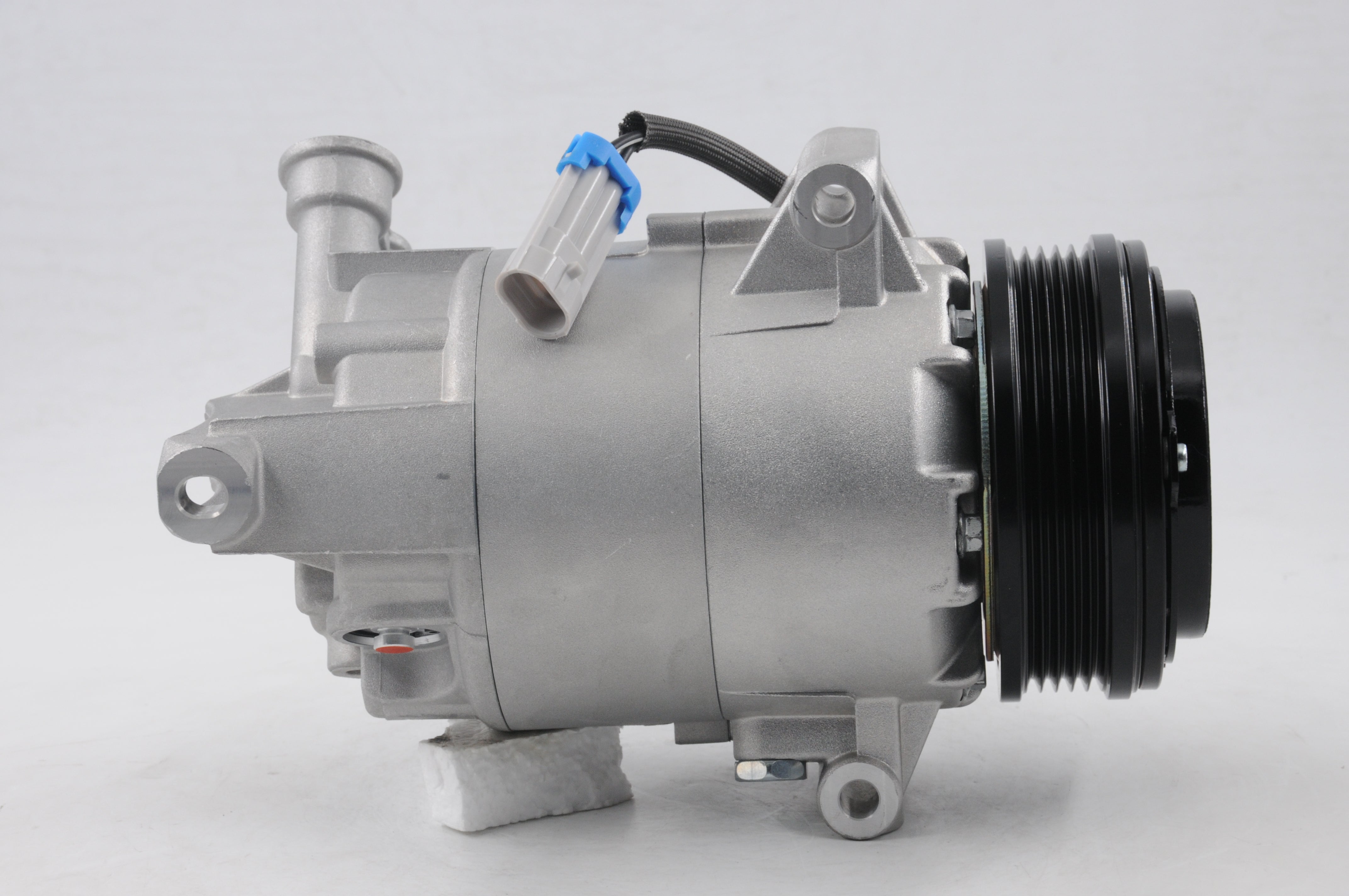 AC Compressor for HOLDEN (CO.81.004)