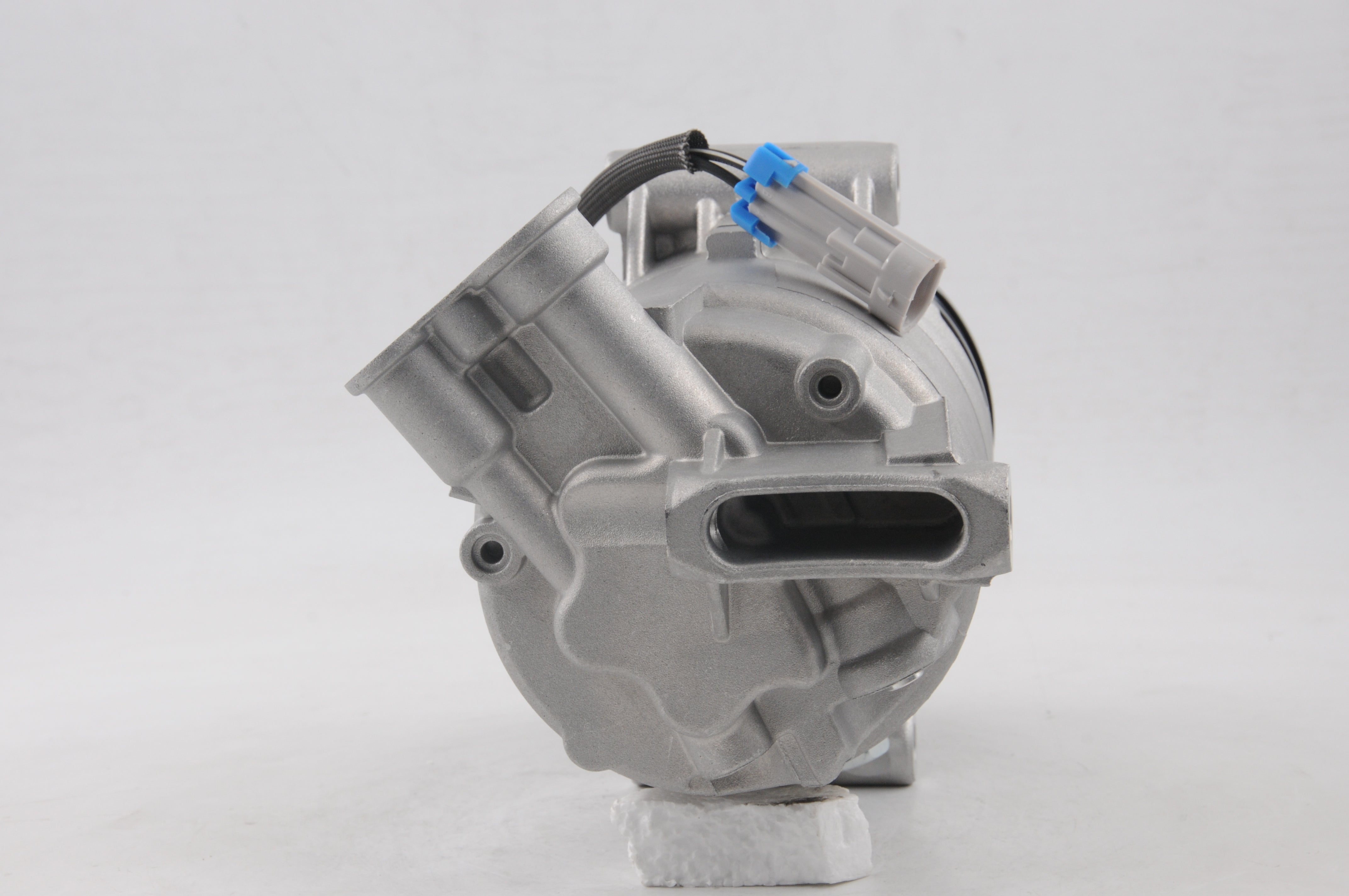 AC Compressor for HOLDEN (CO.81.004)