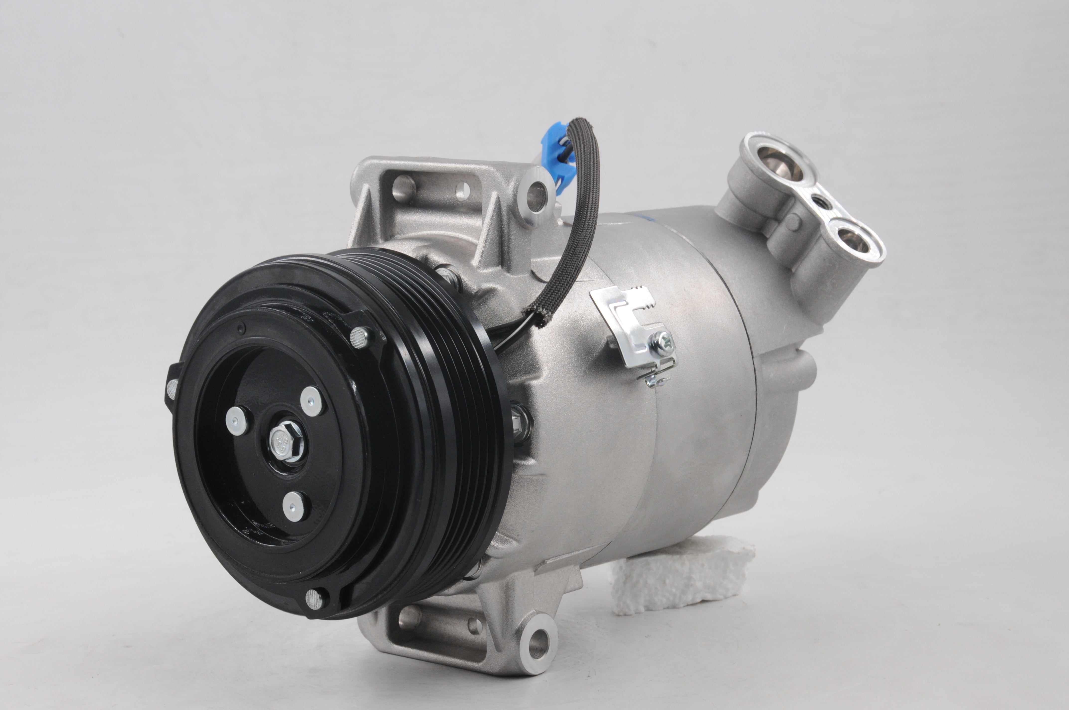 AC Compressor for HOLDEN (CO.81.004)