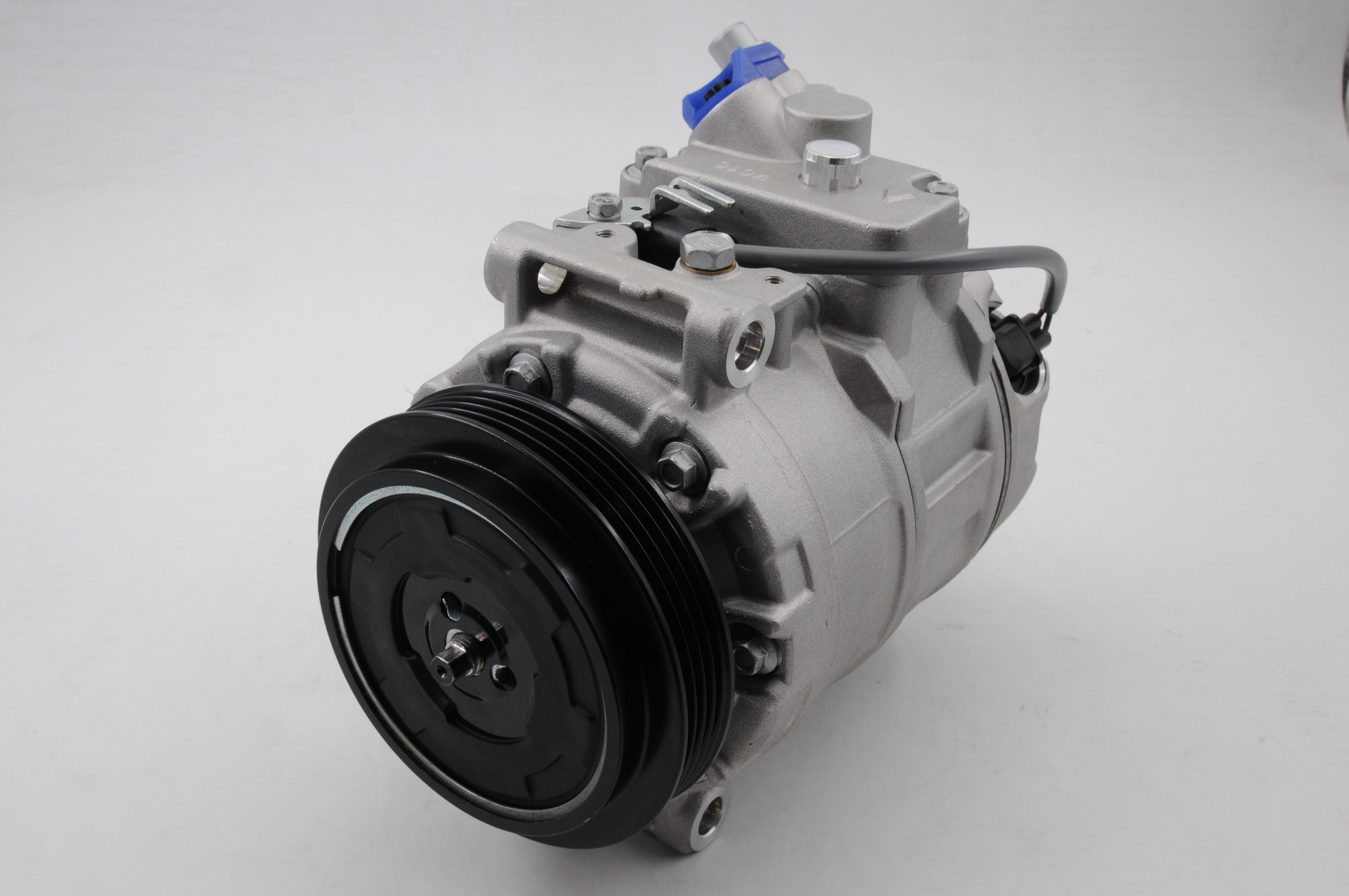 AC Compressor for BMW (CO.12.021)