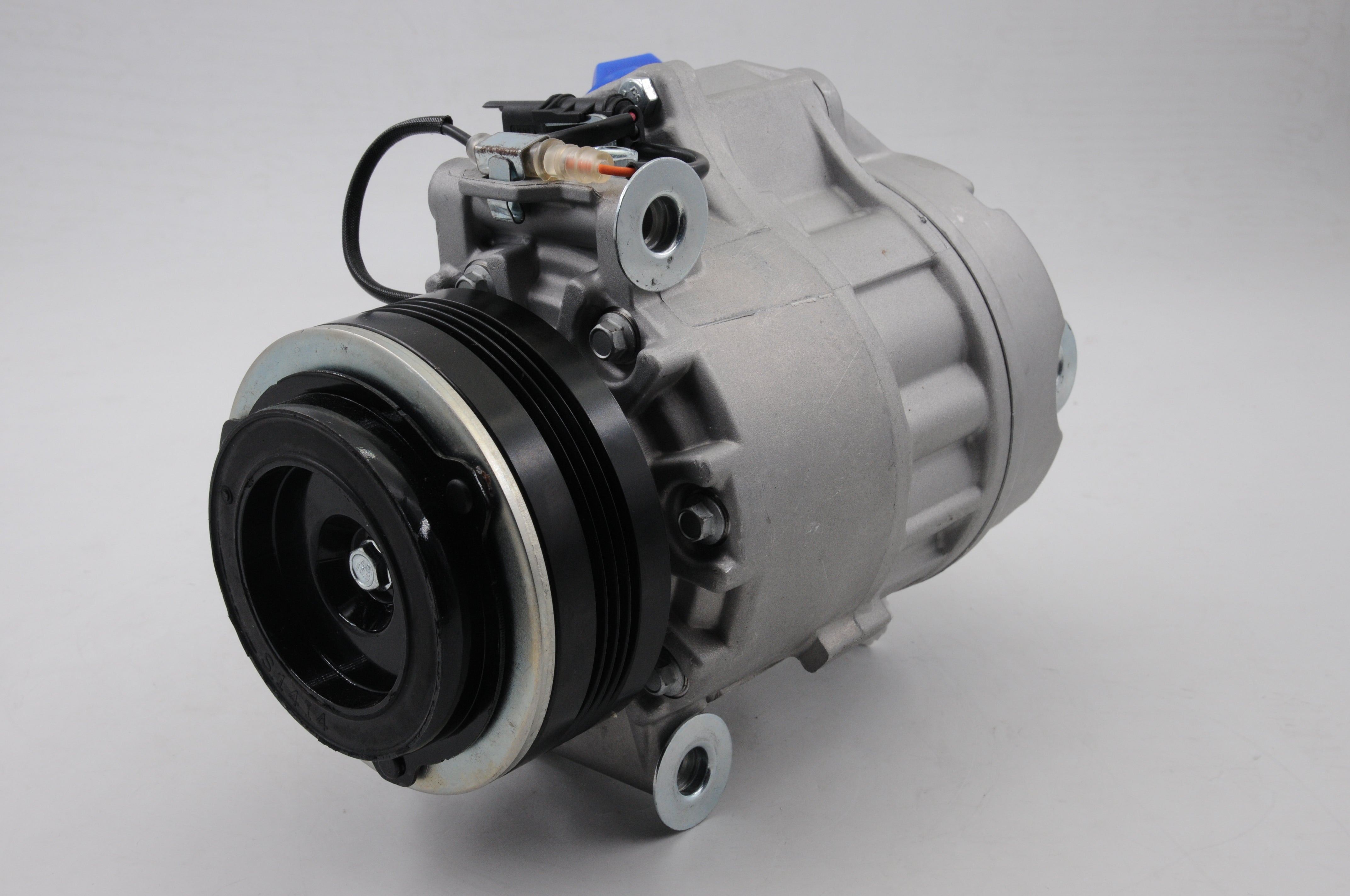 AC Compressor for BMW (CO.12.004)