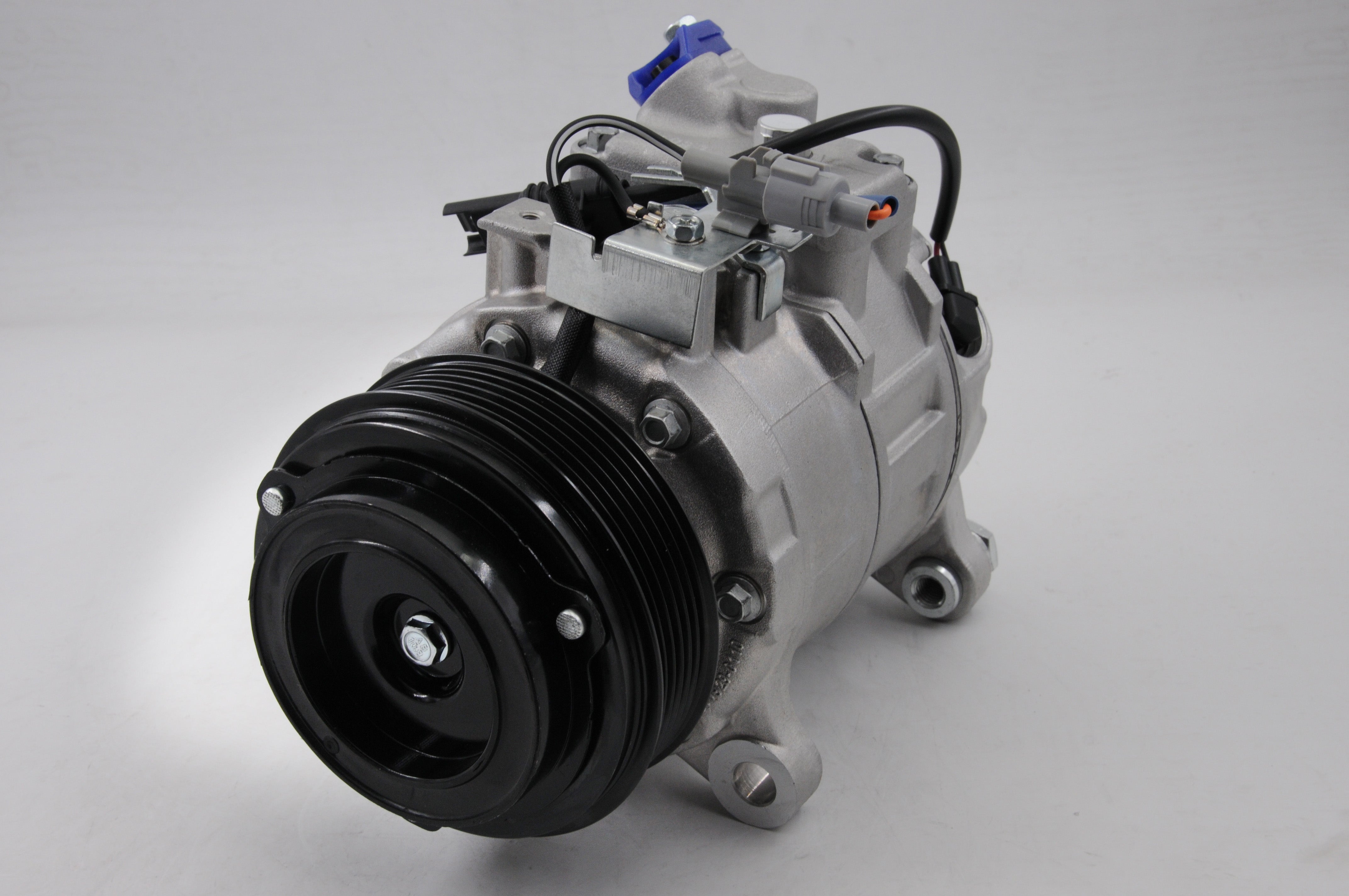 AC Compressor for BMW (CO.12.012)