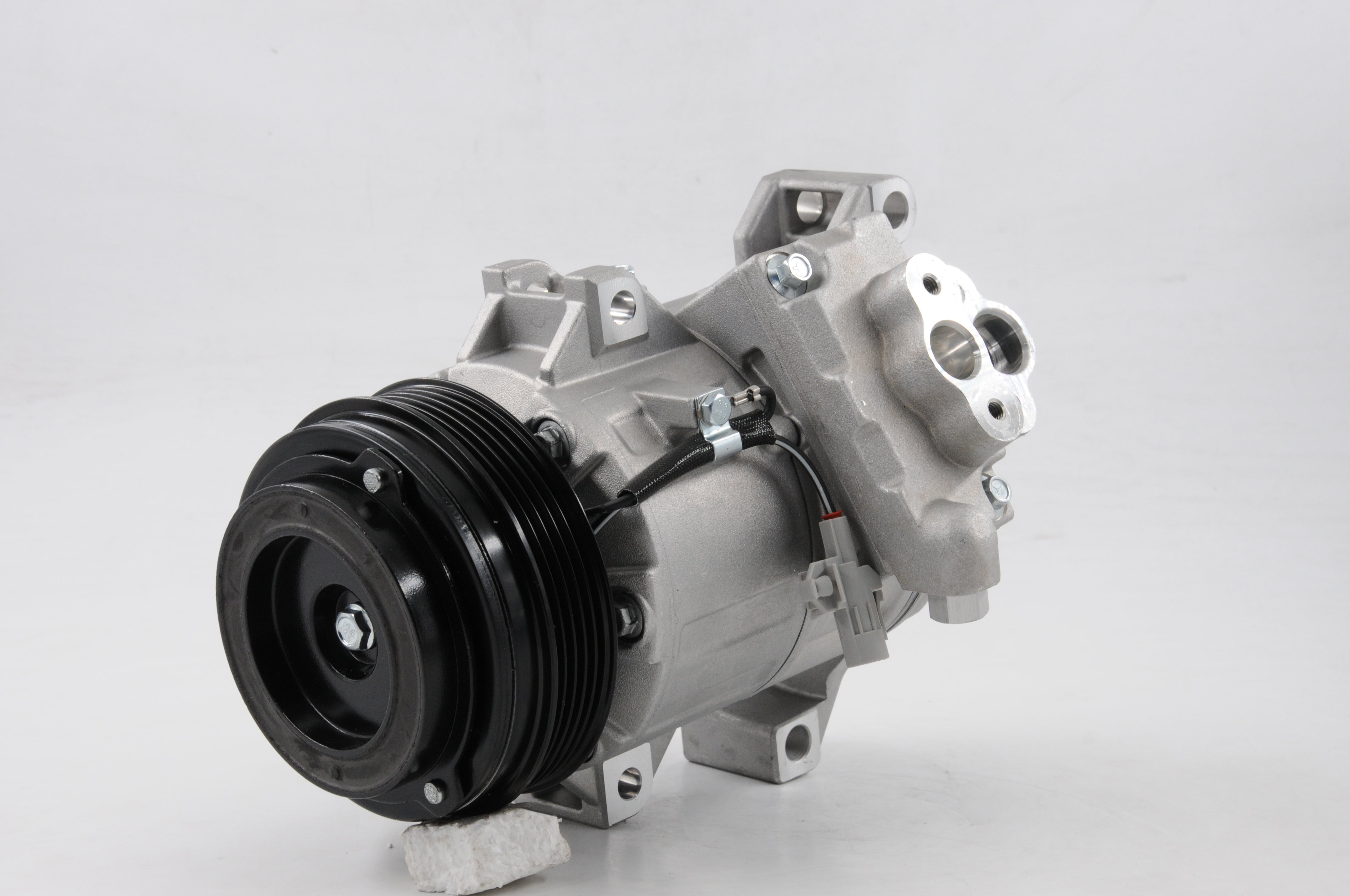 AC Compressor for SUZUKI (CO.08.017)
