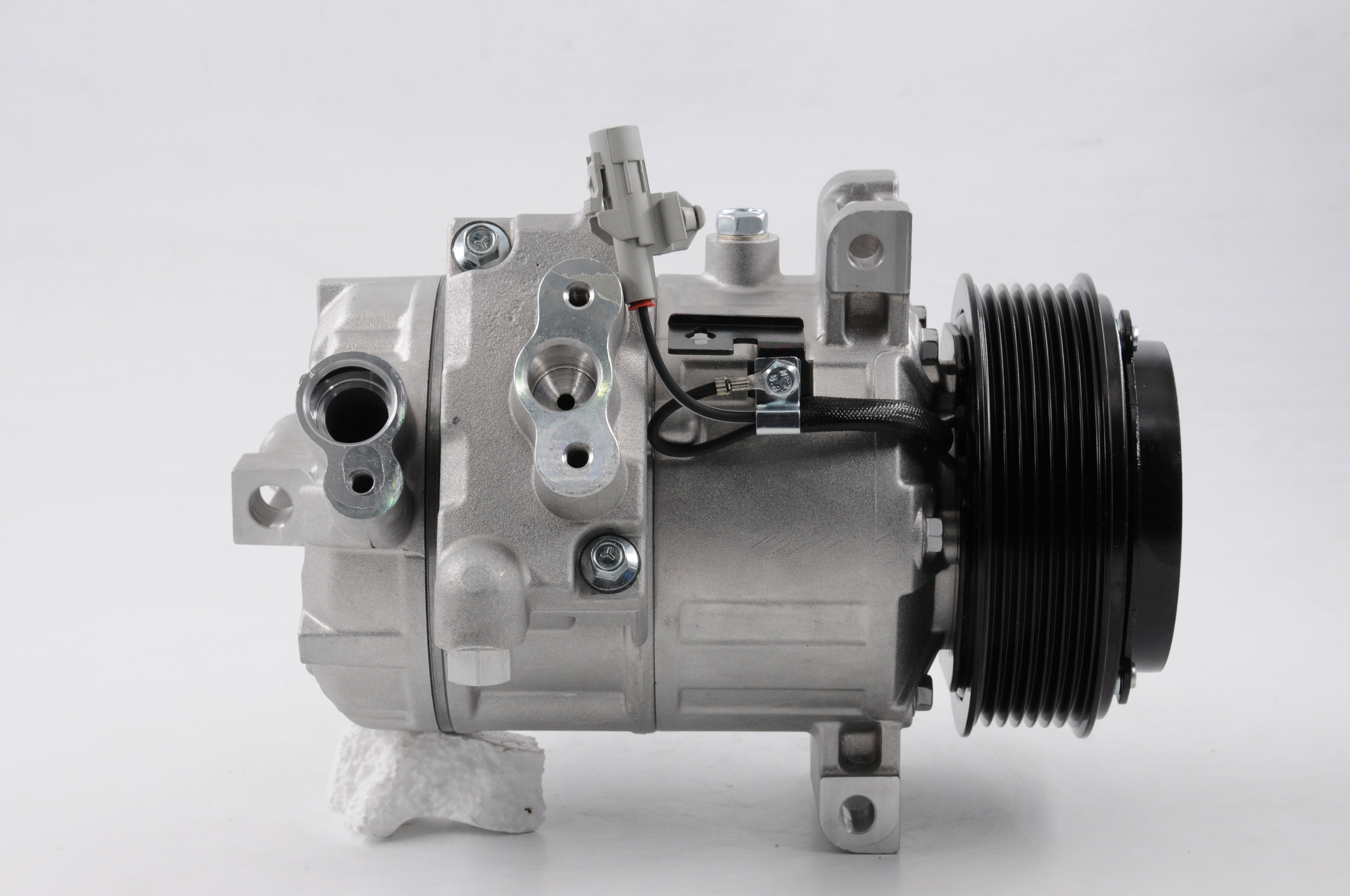 AC Compressor for SUZUKI (CO.08.016)