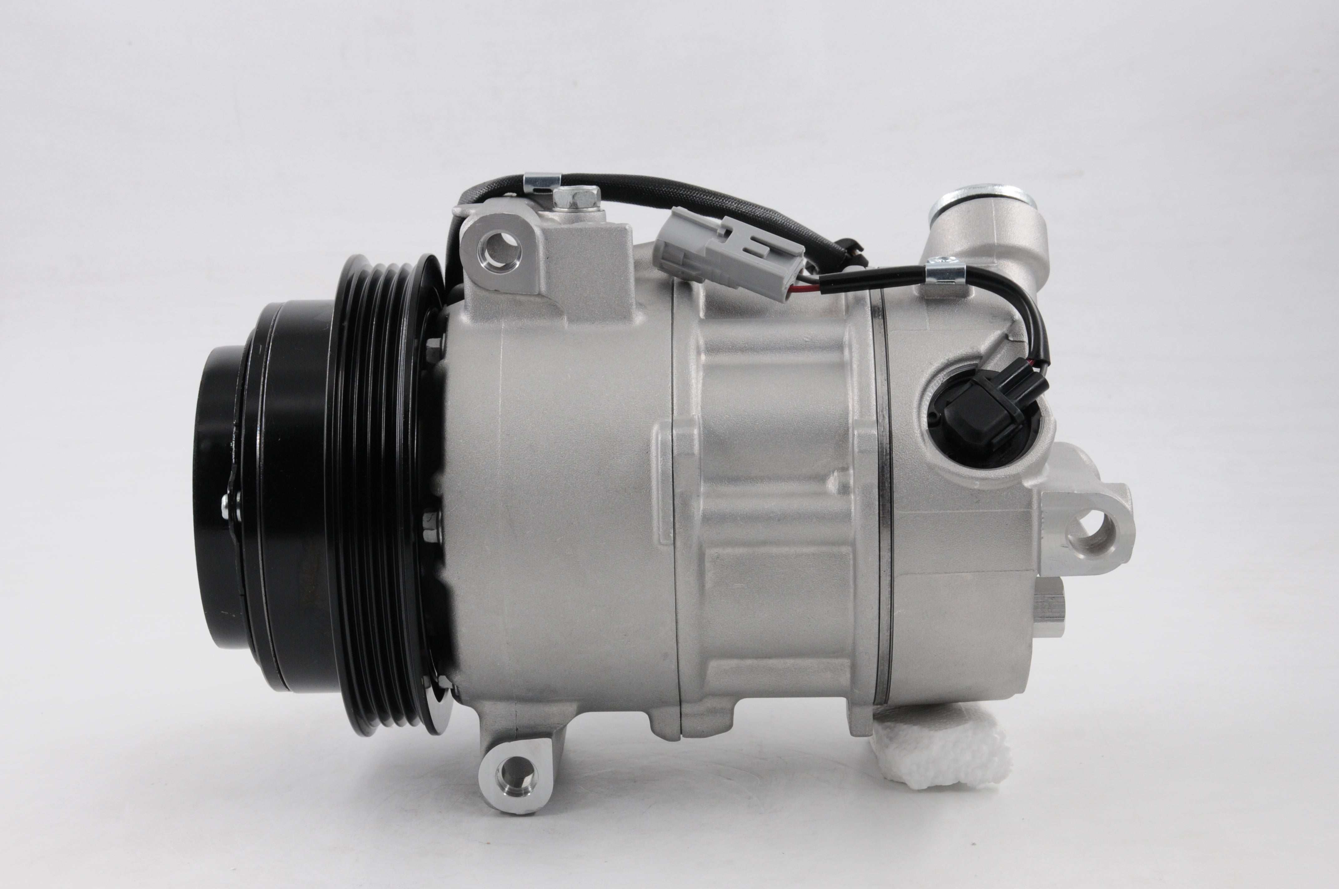 AC Compressor for HOLDEN (CO.81.017)