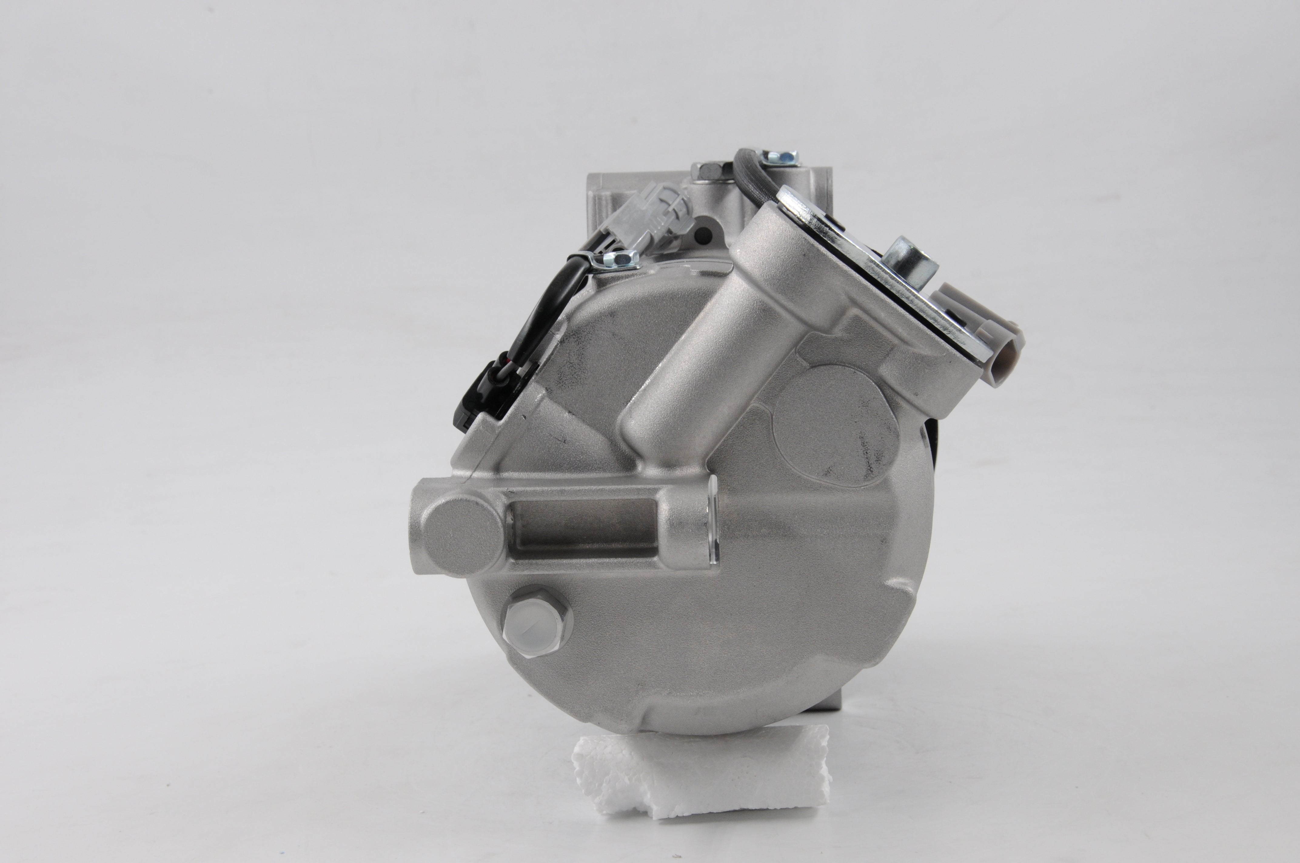 AC Compressor for HOLDEN (CO.81.017)