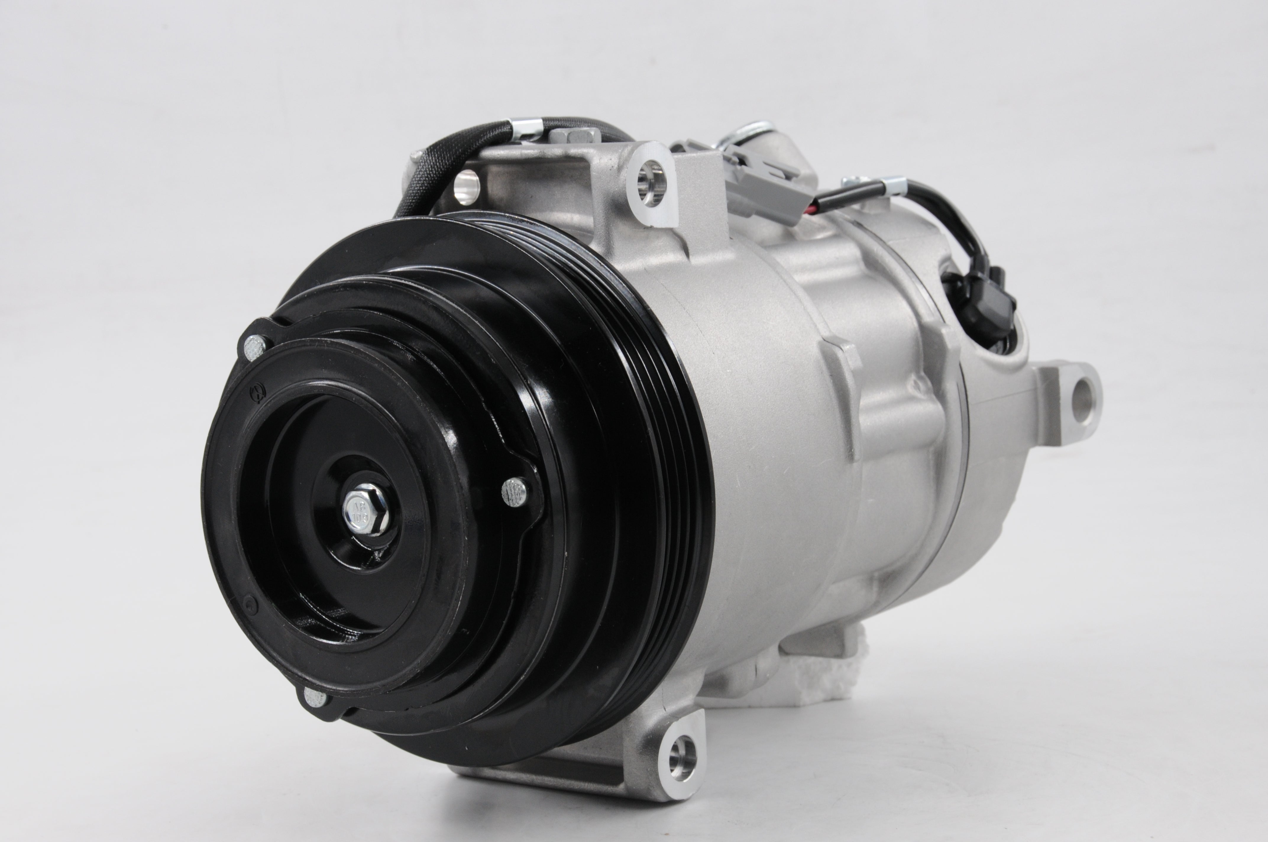 AC Compressor for HOLDEN (CO.81.017)