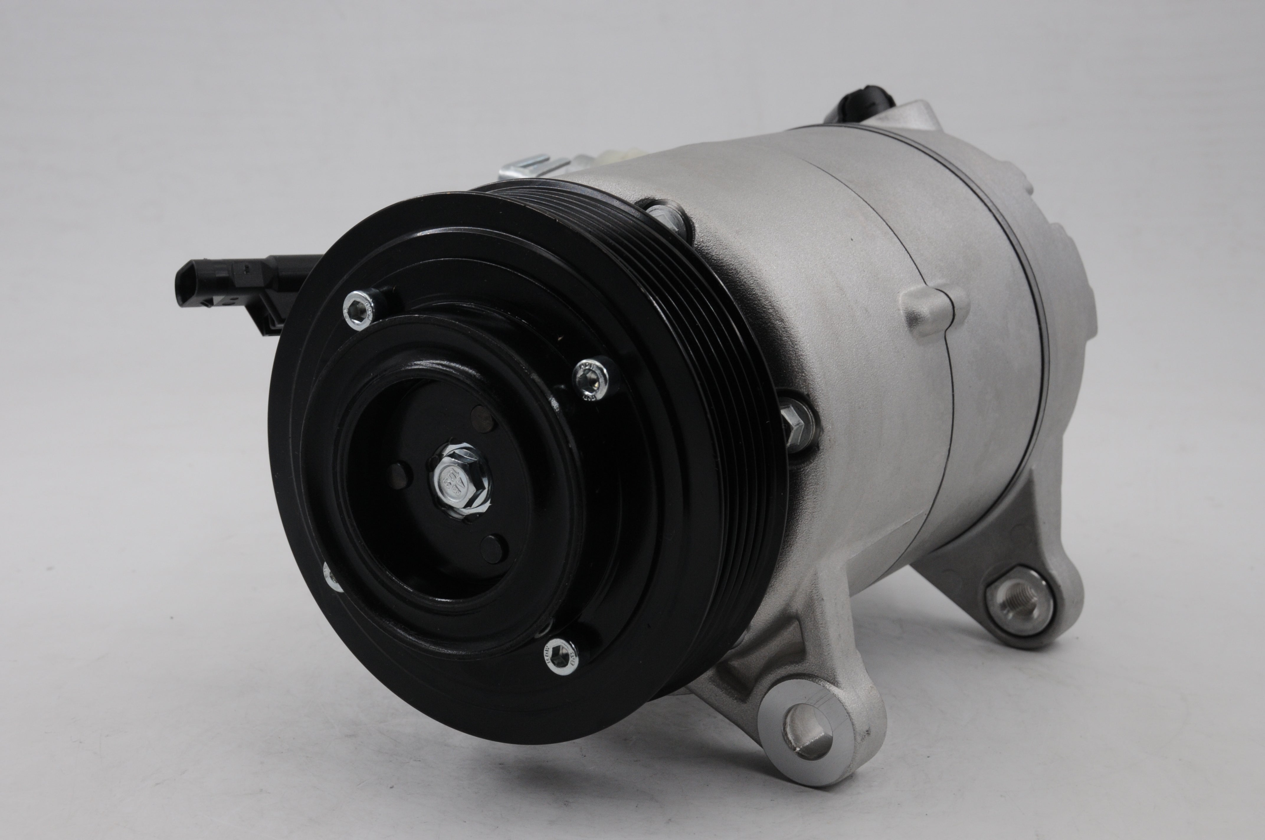 AC Compressor for BMW (CO.12.011)
