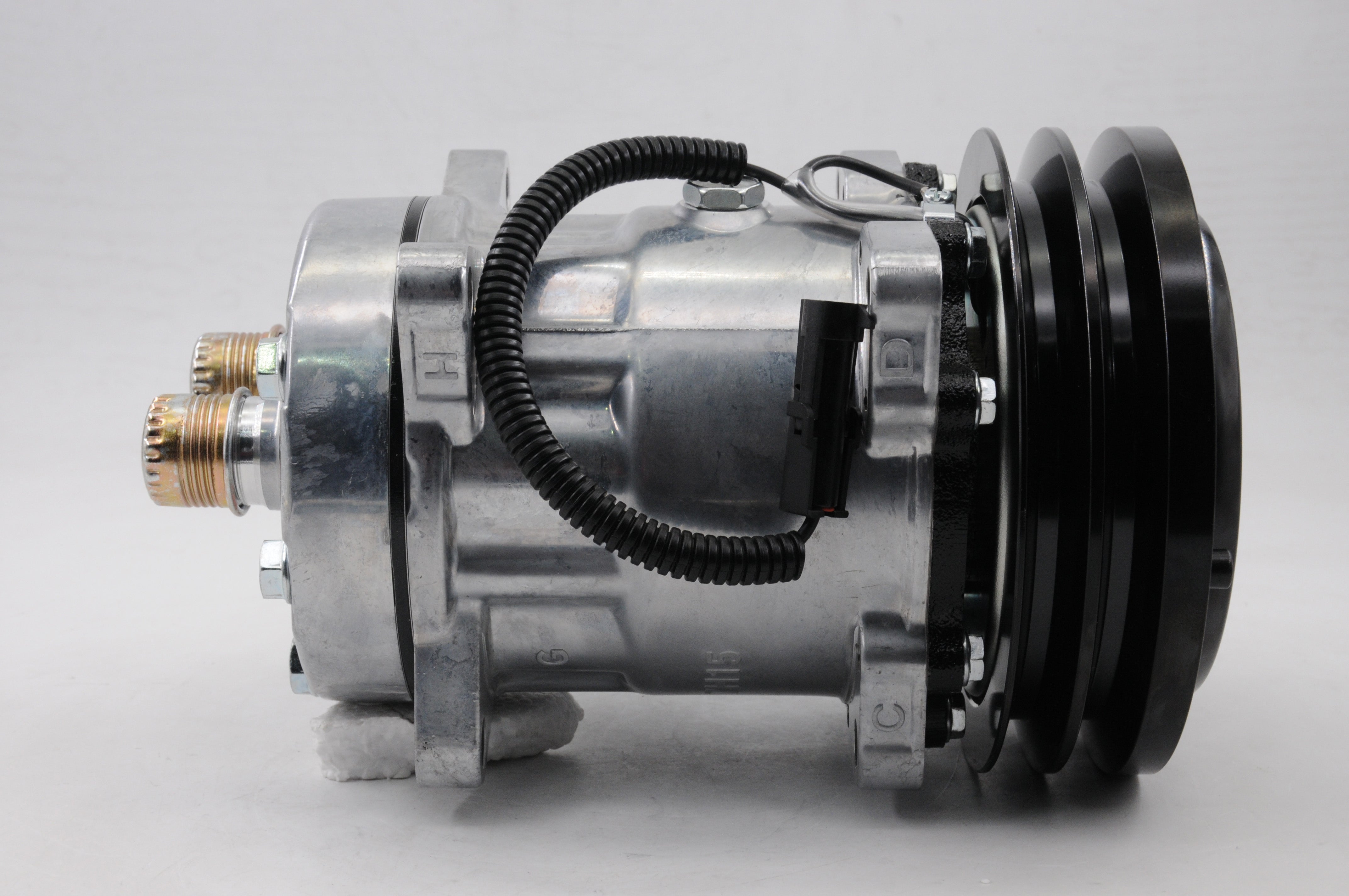 AC Compressor for CASE & NEW HOLLAND (CO.905.002)