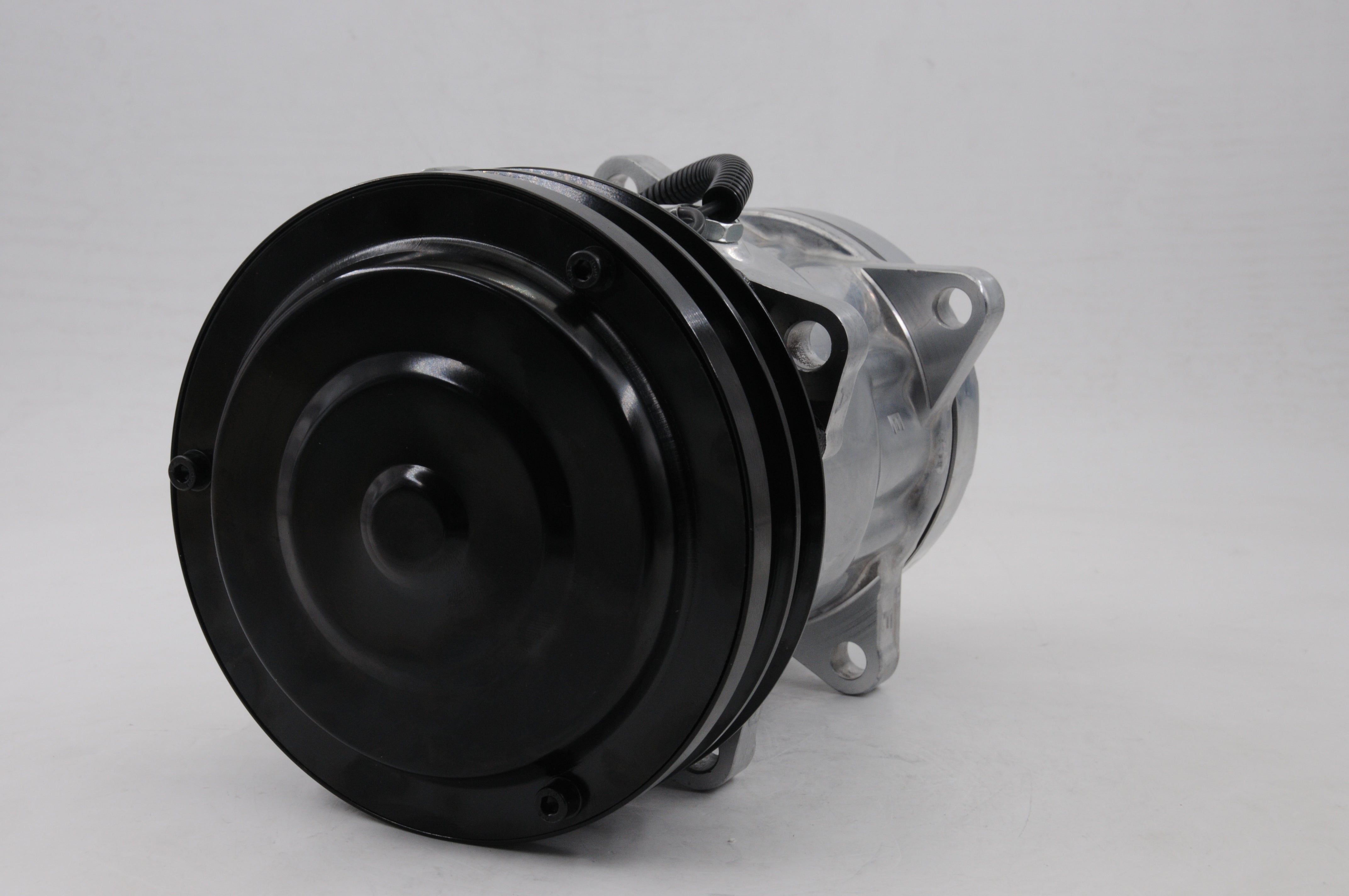 AC Compressor for CASE & NEW HOLLAND (CO.905.002)