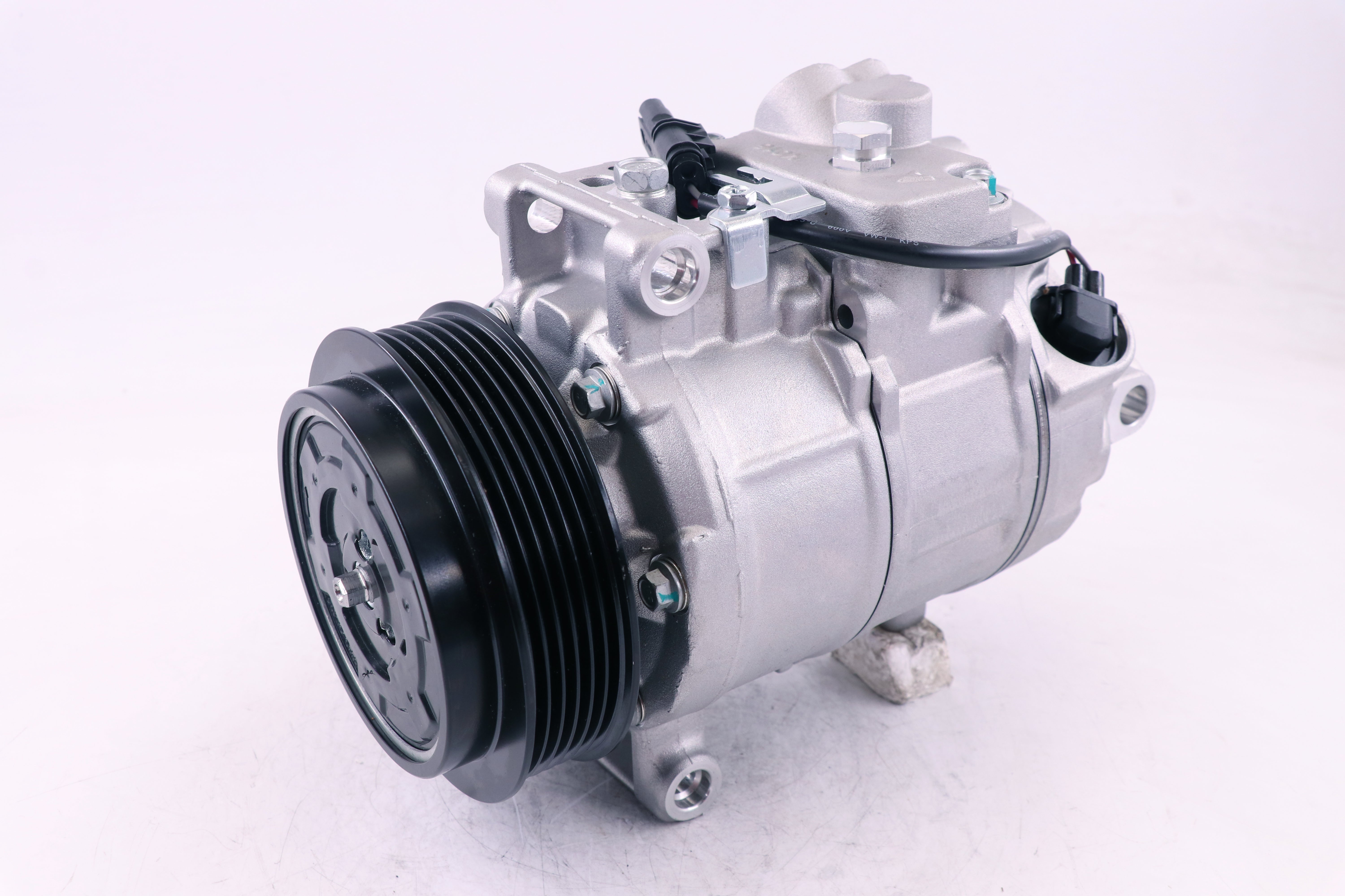 AC Compressor for BMW (CO.12.020)
