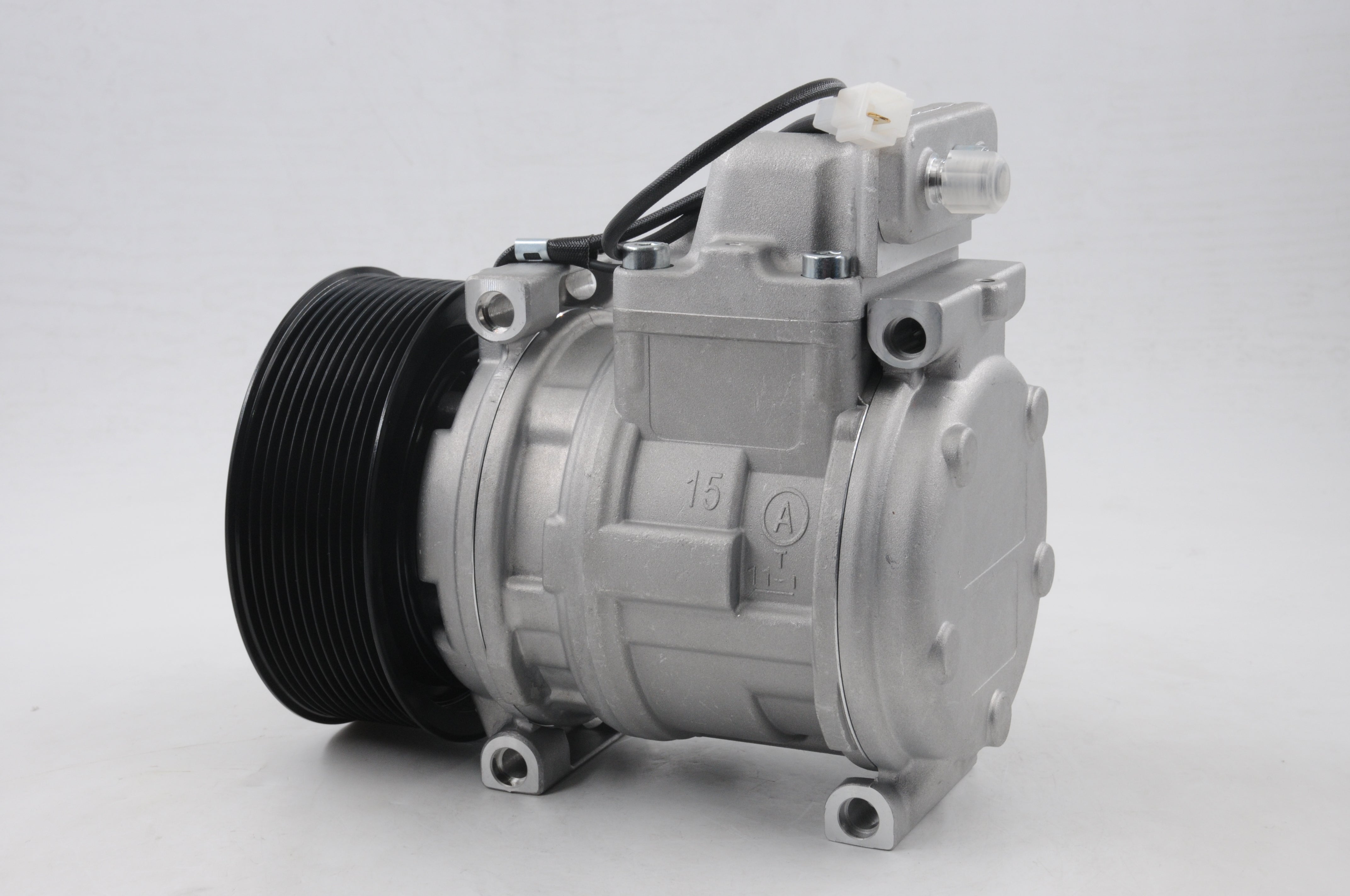AC Compressor for BELL, HITACHI & IVECO (CO.24.003)