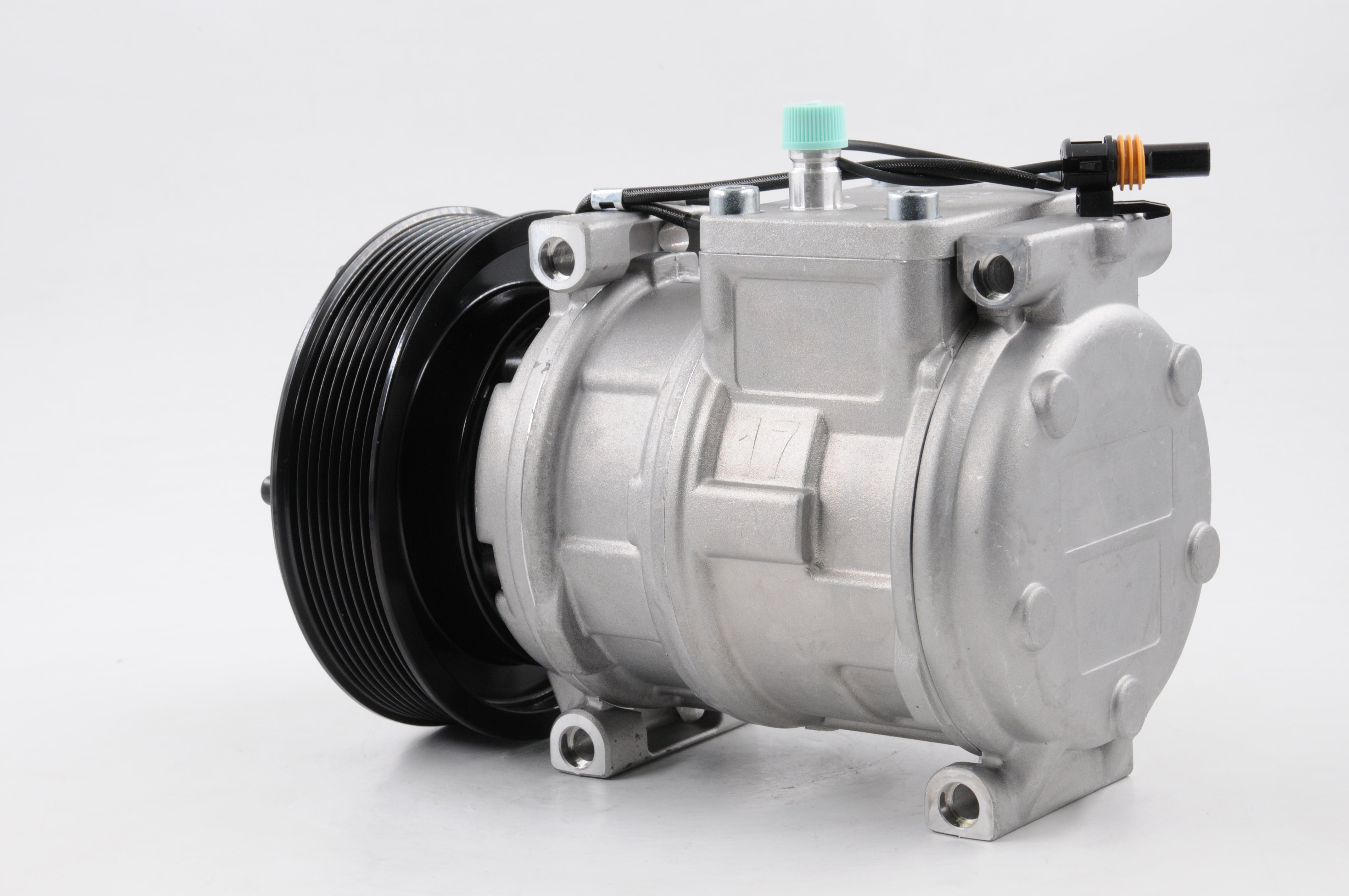 AC Compressor for JOHN DEERE (CO.81.007)