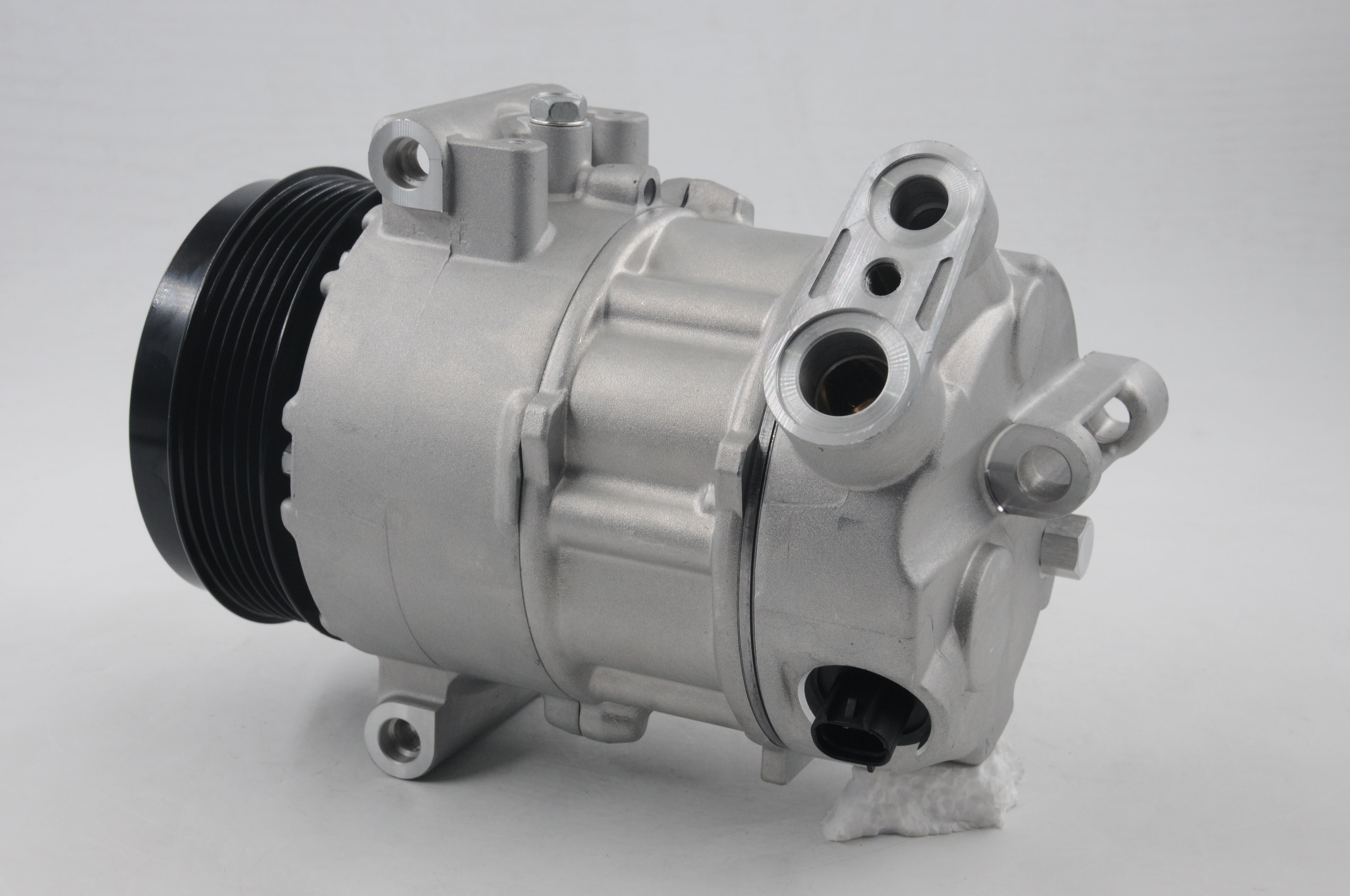 AC Compressor for HOLDEN (CO.81.015)