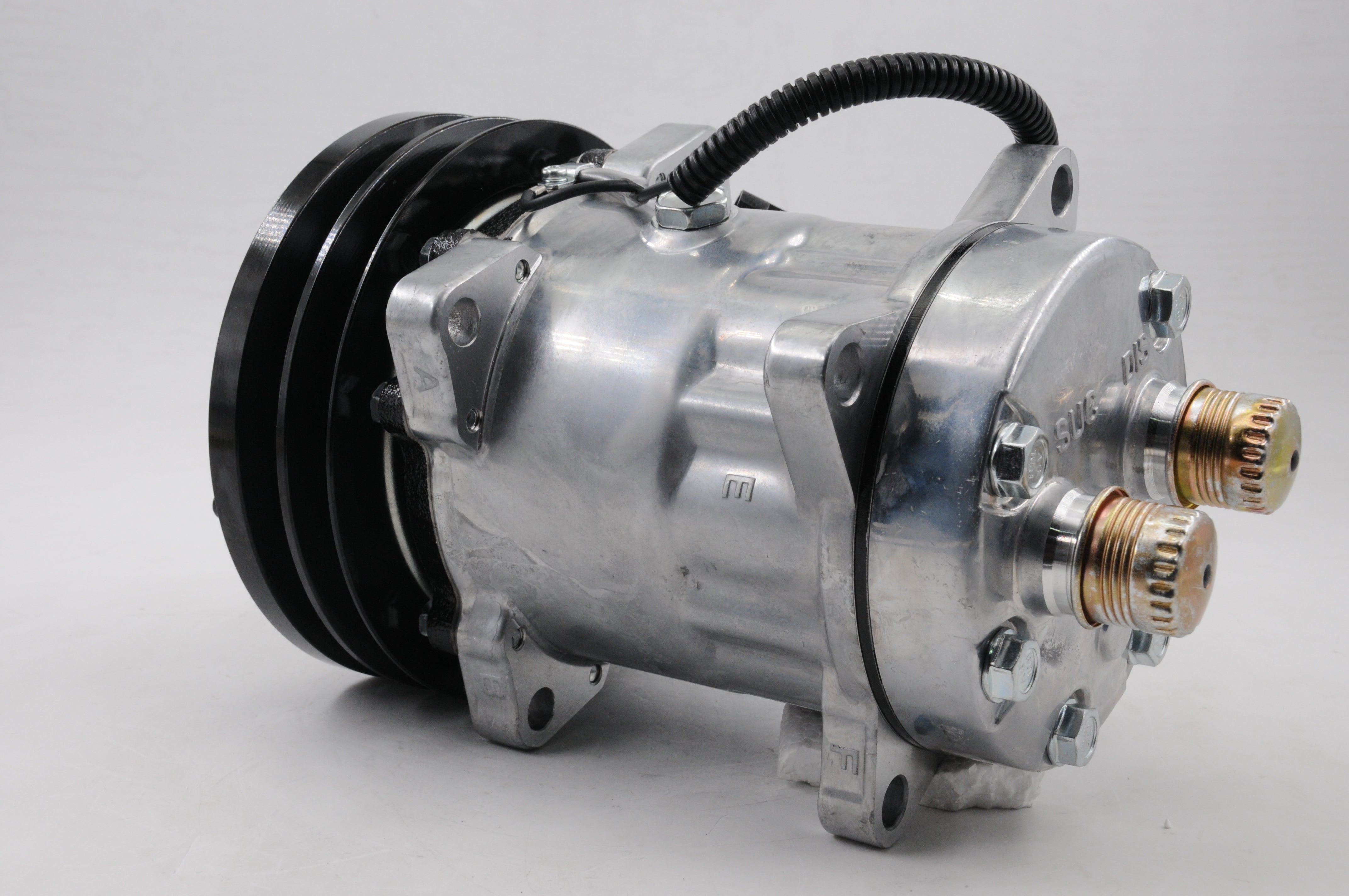 AC Compressor for CASE & NEW HOLLAND (CO.905.002)