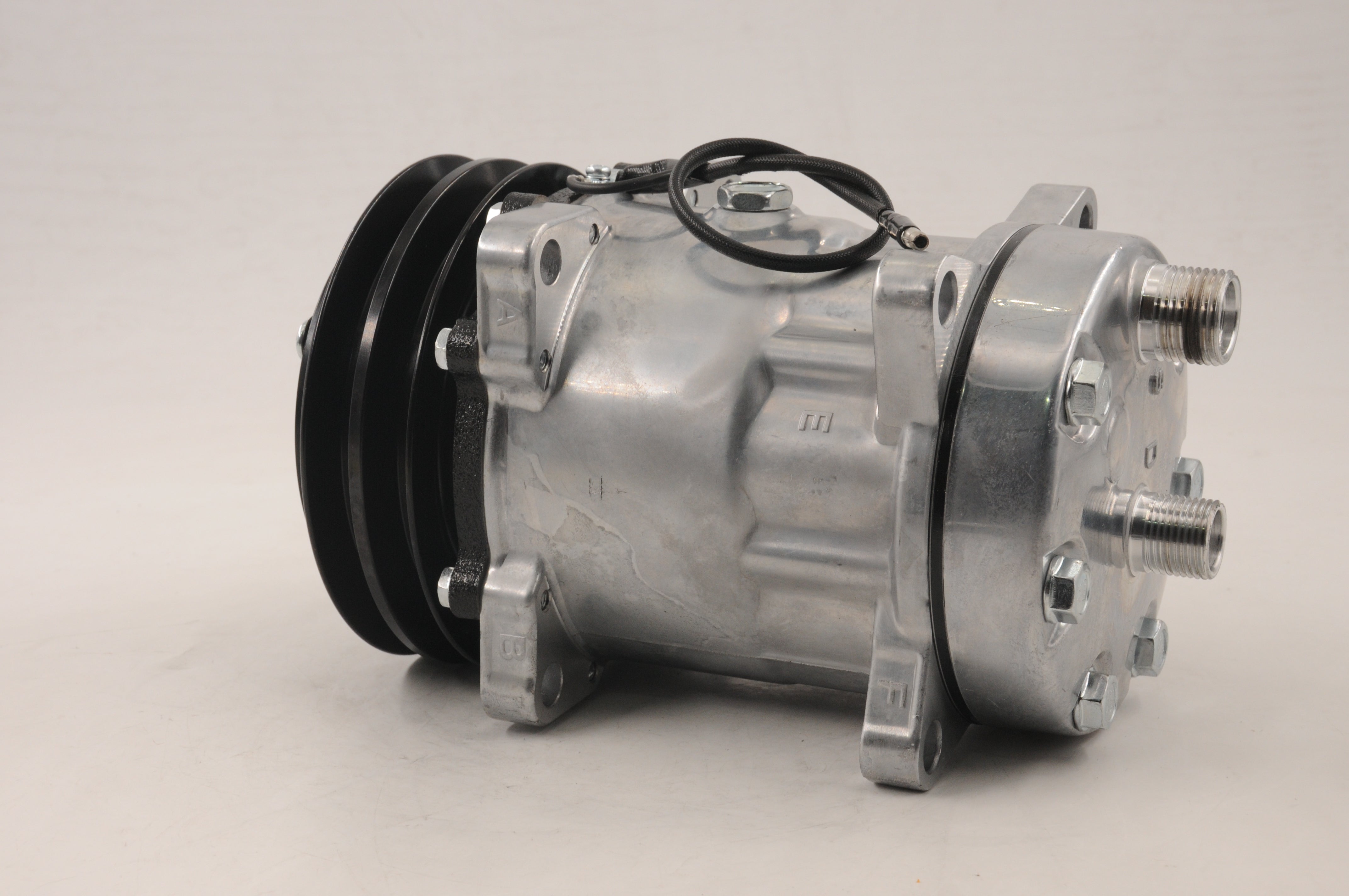 AC Compressor for CASE & NEW HOLLAND (CO.958.001)