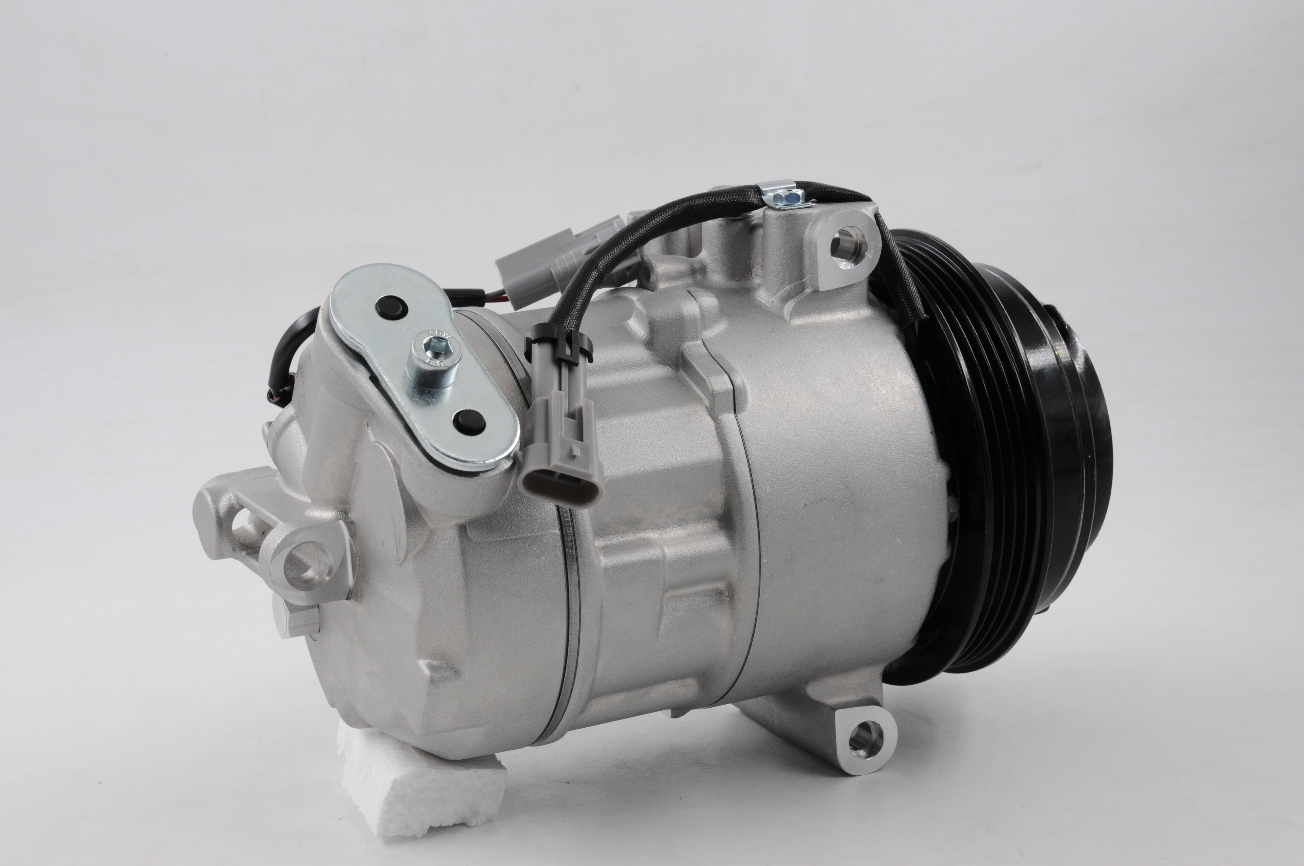 AC Compressor for HOLDEN (CO.81.017)